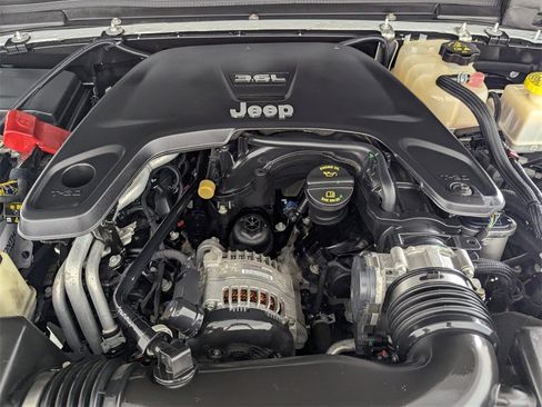 Used 2020 Jeep Gladiator Overland image 10