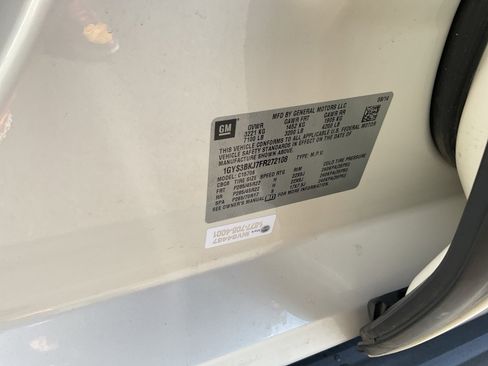 Used 2015 Cadillac Escalade Luxury image 28