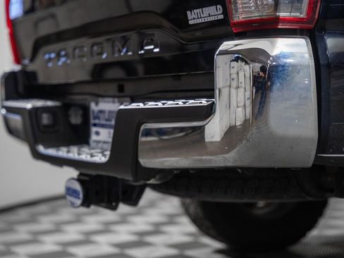 Used 2016 Toyota Tacoma TRD Off-Road w/ Towing Package image 7