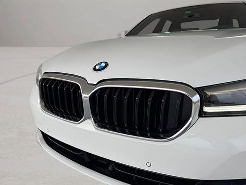 Used 2023 BMW 540i w/ Premium Package image 2