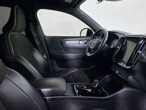 Used 2020 Volvo XC40 T5 R-Design image 28