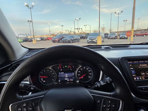 Used 2021 Chevrolet Equinox LT image 24