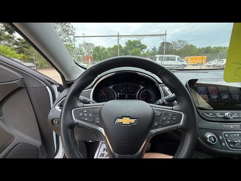 Used 2017 Chevrolet Malibu Hybrid FWD image 11