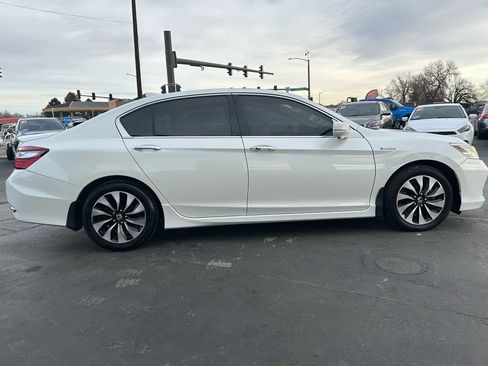 Used 2017 Honda Accord Touring image 4