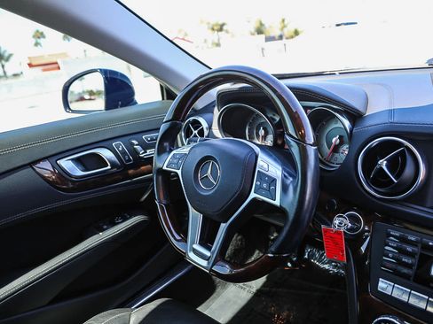 Used 2013 Mercedes-Benz SL 550 image 16