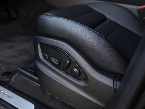 Used 2025 Porsche Cayenne image 12