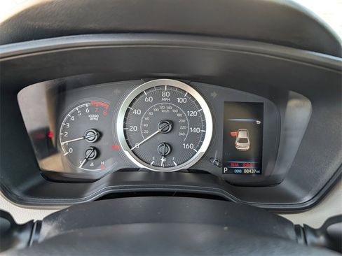 Used 2021 Toyota Corolla LE image 11