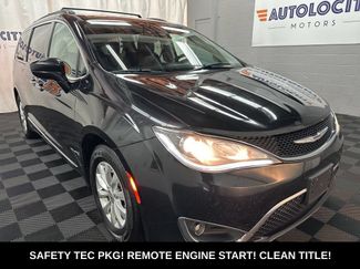 Used 2017 Chrysler Pacifica Touring-L FWD video 1