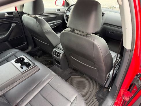 Used 2010 Volkswagen Jetta Wolfsburg Edition FWD image 21