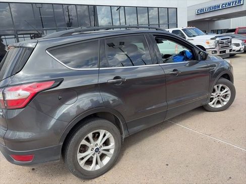 Used 2018 Ford Escape SE w/ Ford Safe & Smart Package image 4