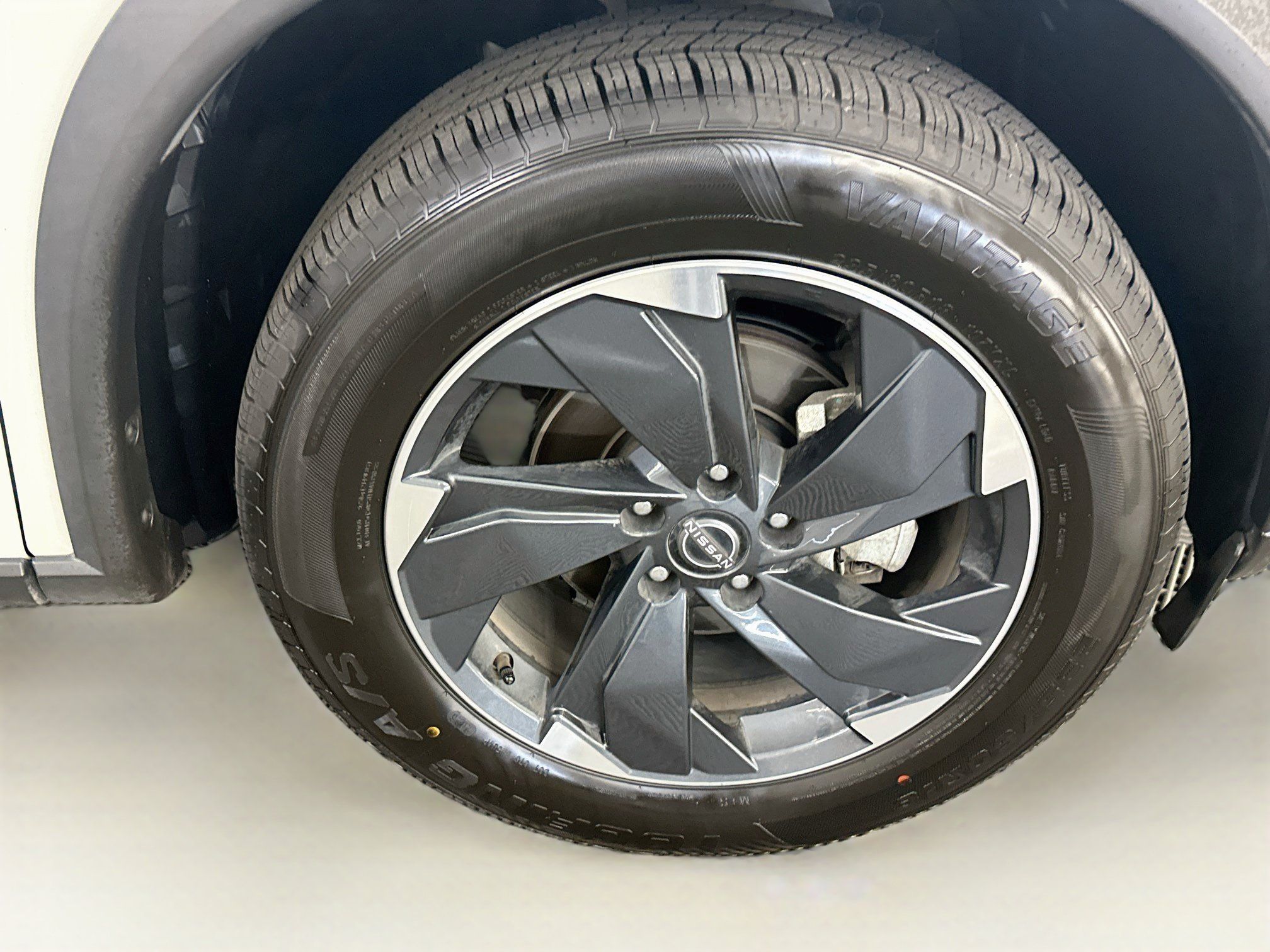 Used 2025 Nissan Rogue SV AWD/4WD image 11
