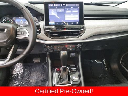 Certified 2022 Jeep Compass Latitude w/ Sun and Sound Group AWD/4WD image 16