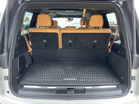 Certified 2025 Jeep Grand Wagoneer Series III AWD/4WD image 13