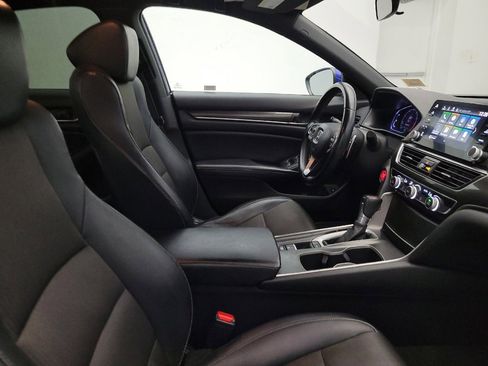 Used 2018 Honda Accord Sport image 21