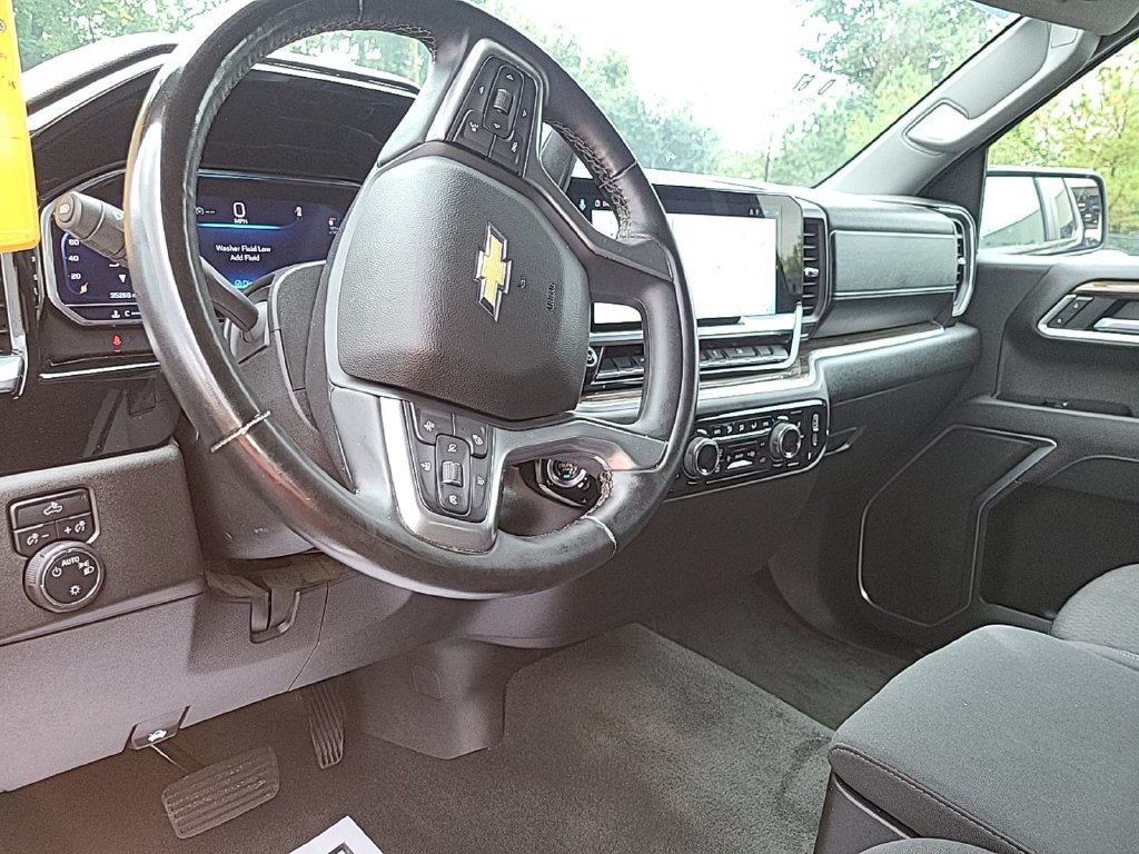 Used 2025 Chevrolet Silverado 1500 LT AWD/4WD image 9