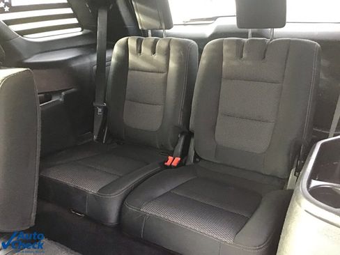 Used 2017 Ford Explorer XLT image 12