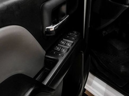 Used 2019 Chevrolet Silverado 2500 W/T AWD/4WD image 40
