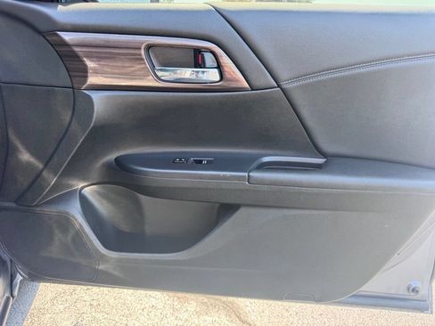 Used 2017 Honda Accord EX image 26