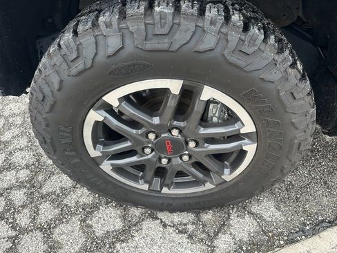 Used 2025 Toyota Tacoma TRD Sport AWD/4WD image 10
