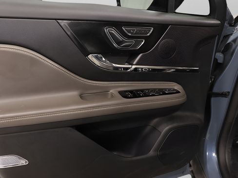 Used 2024 Lincoln Corsair AWD w/ Towing Package image 22