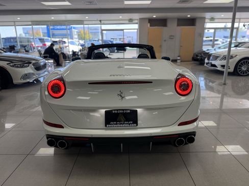 Used 2015 Ferrari California T RWD image 5