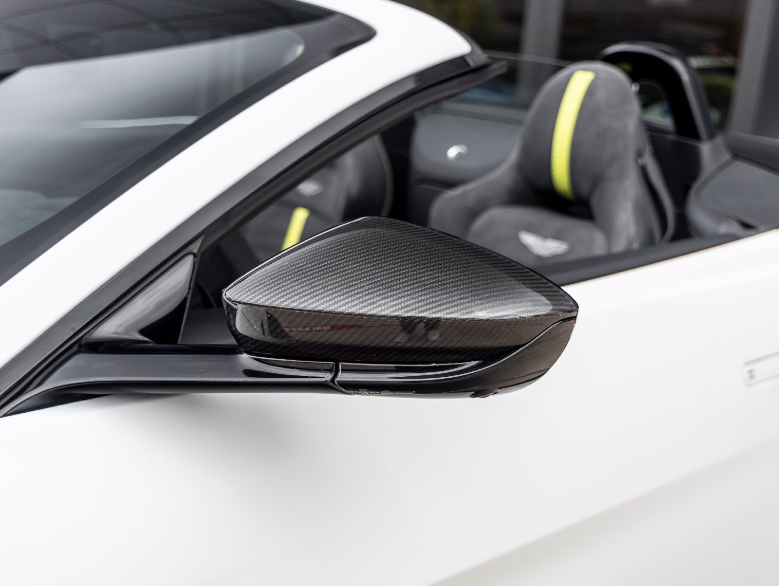 Used 2023 Aston Martin V8 Vantage Roadster RWD image 19