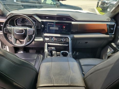 Used 2024 GMC Sierra 1500 Denali w/ Technology Package AWD/4WD image 18