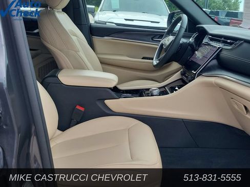 Used 2023 Jeep Grand Cherokee Limited AWD/4WD image 25