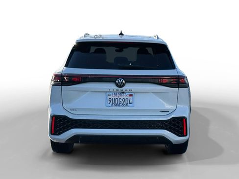 Certified 2025 Volkswagen Tiguan SEL R-Line image 4