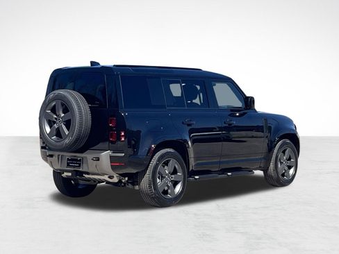 Used 2025 Land Rover Defender 110 X-Dynamic SE image 7