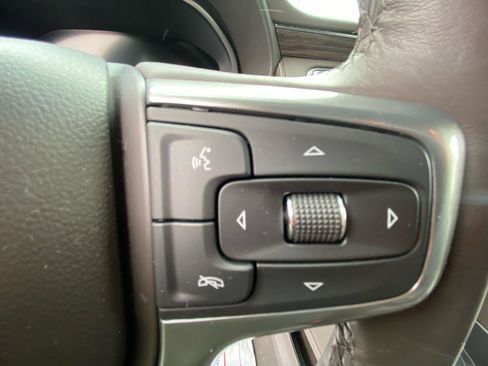 Used 2022 Chevrolet Suburban LT w/ Luxury Package image 21