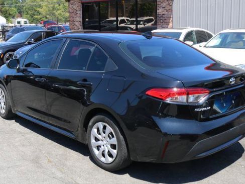 Used 2021 Toyota Corolla LE FWD image 5