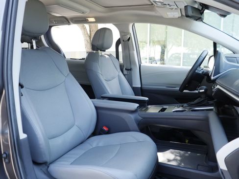 Used 2024 Toyota Sienna Limited AWD/4WD image 22