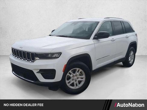 Used 2023 Jeep Grand Cherokee Laredo RWD image 1