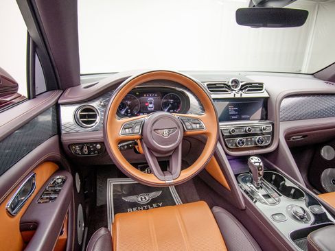 Used 2021 Bentley Bentayga AWD/4WD image 10