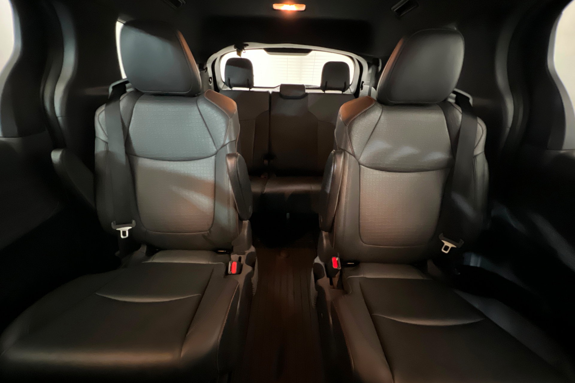 Used 2022 Toyota Sienna XSE w/ XSE Plus Package FWD image 26