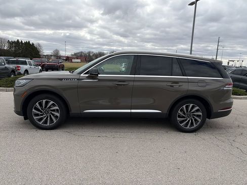 Used 2025 Lincoln Aviator AWD image 4