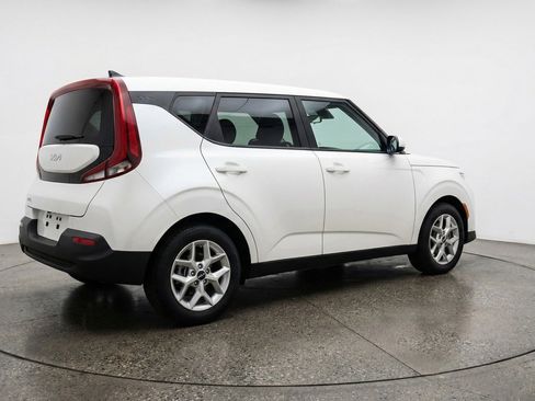 Used 2025 Kia Soul LX w/ LX Technology Package FWD image 7