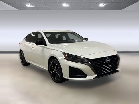 Used 2024 Nissan Altima 2.5 SR FWD image 25