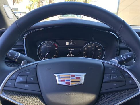 Used 2025 Cadillac XT5 Sportv image 36