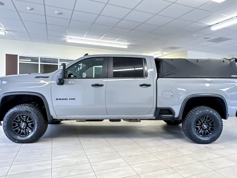 Used 2024 Chevrolet Silverado 2500 ZR2 w/ Technology Package AWD/4WD image 7