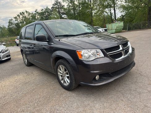 Used 2020 Dodge Grand Caravan SXT image 4