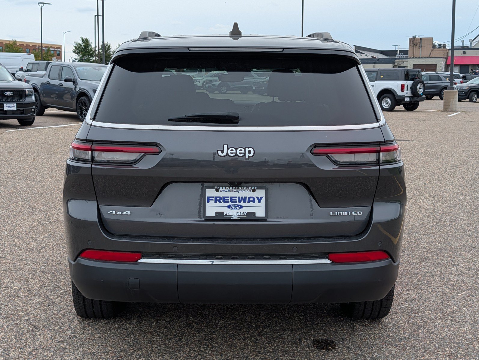 Used 2024 Jeep Grand Cherokee L Limited AWD/4WD image 6