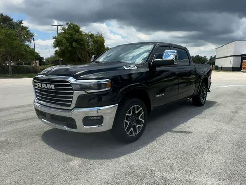 Used 2025 RAM 1500 Laramie w/ Advanced Safety Group II AWD/4WD image 4