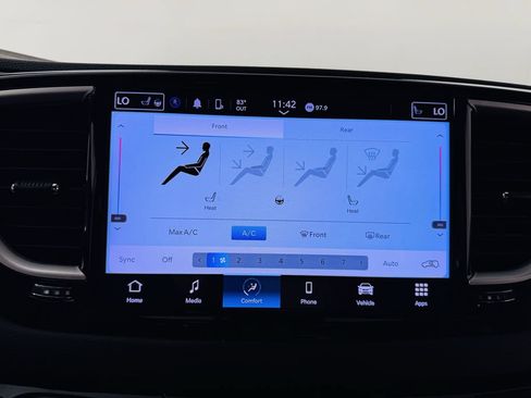 Used 2023 Chrysler Pacifica Touring-L FWD image 17