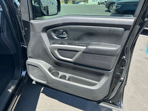 Used 2017 Nissan Titan SV RWD image 27