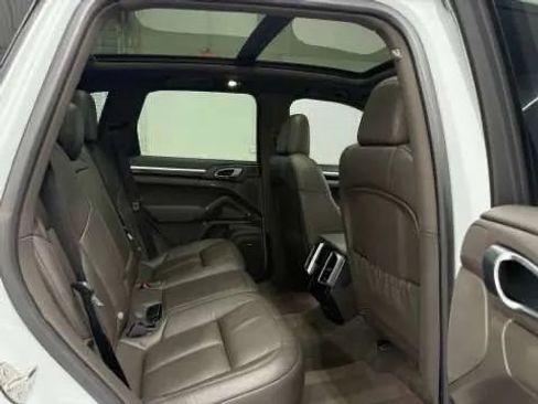 Used 2018 Porsche Cayenne Platinum Edition image 13