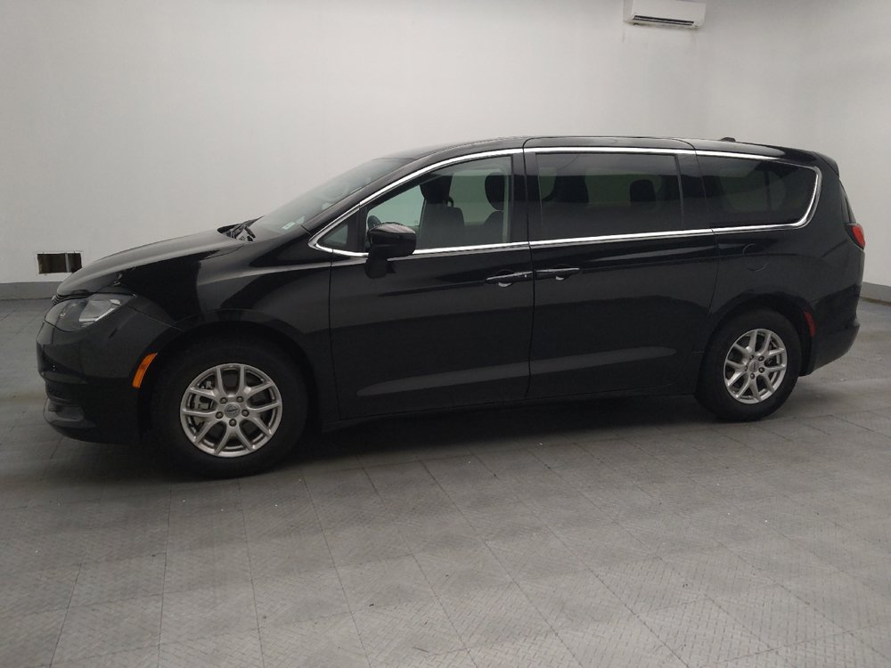 Used 2024 Chrysler Voyager LX FWD image 2