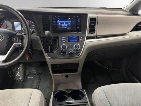 Used 2016 Toyota Sienna LE AWD/4WD image 11