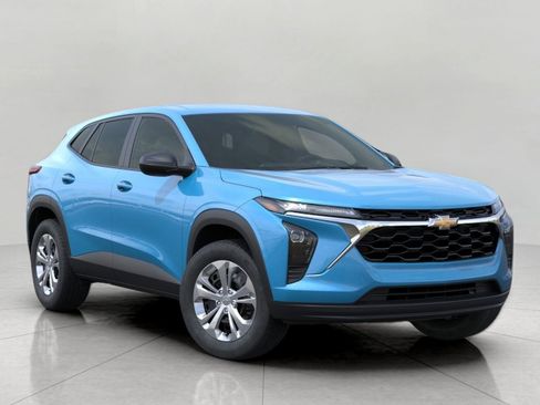 Used 2026 Chevrolet Trax LS FWD image 1